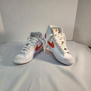Nike Women's Blazer Mid '77 SE "First Use" Sneakers White&Orange Colorway Size 8